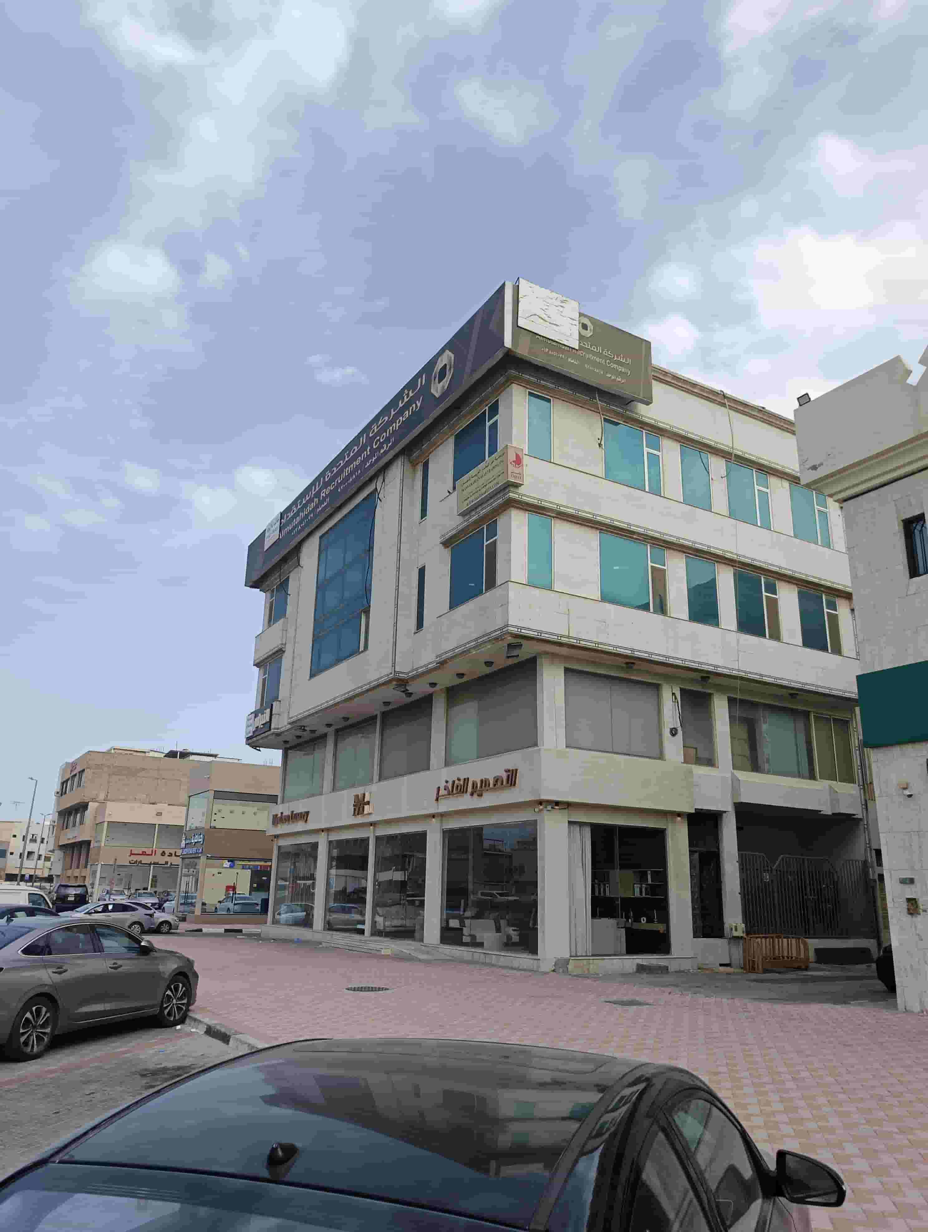 للبيع  عمارة تجارية 