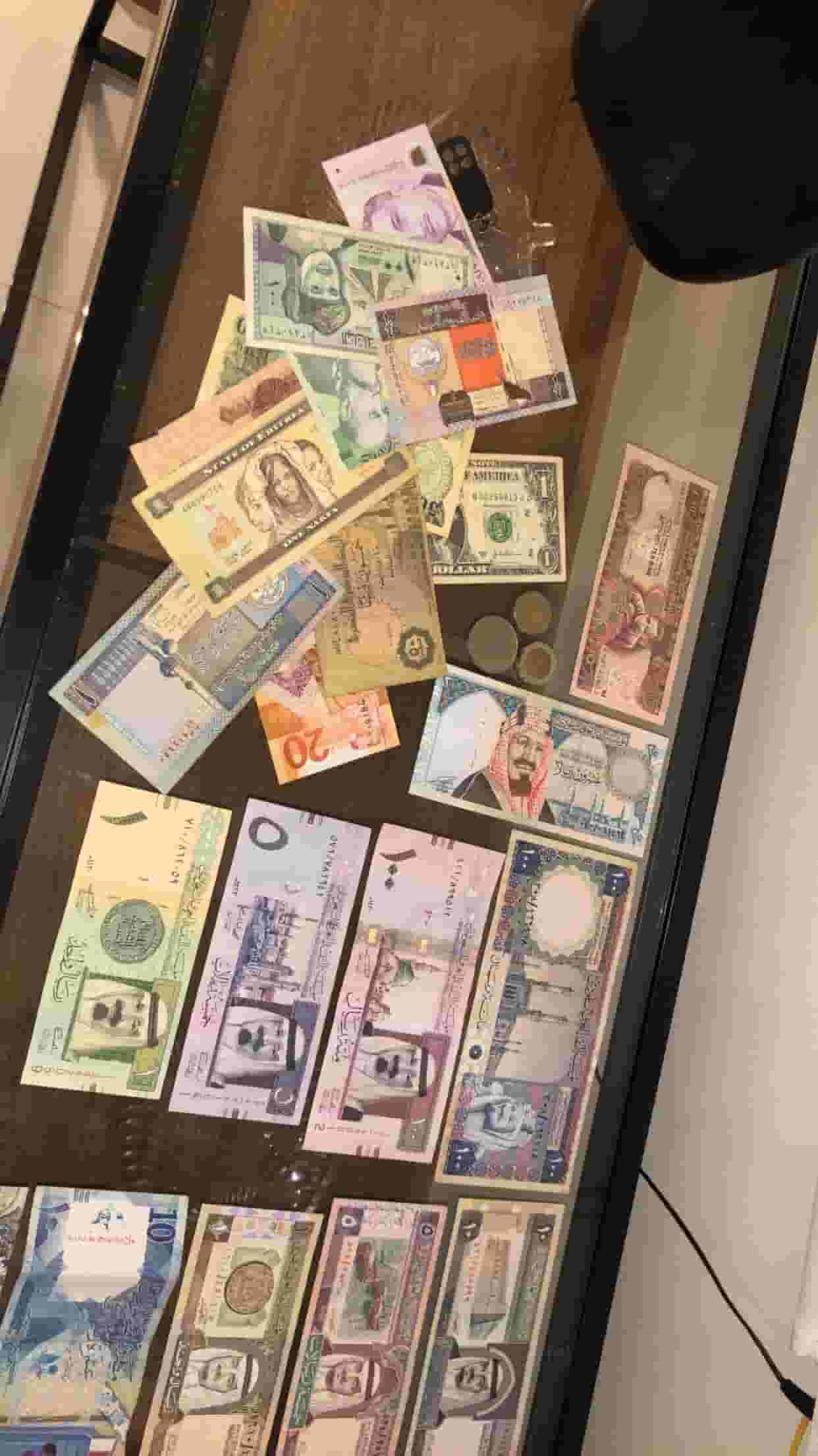 لكل هاوي ومحب للتاريخ .. عملات للبيع